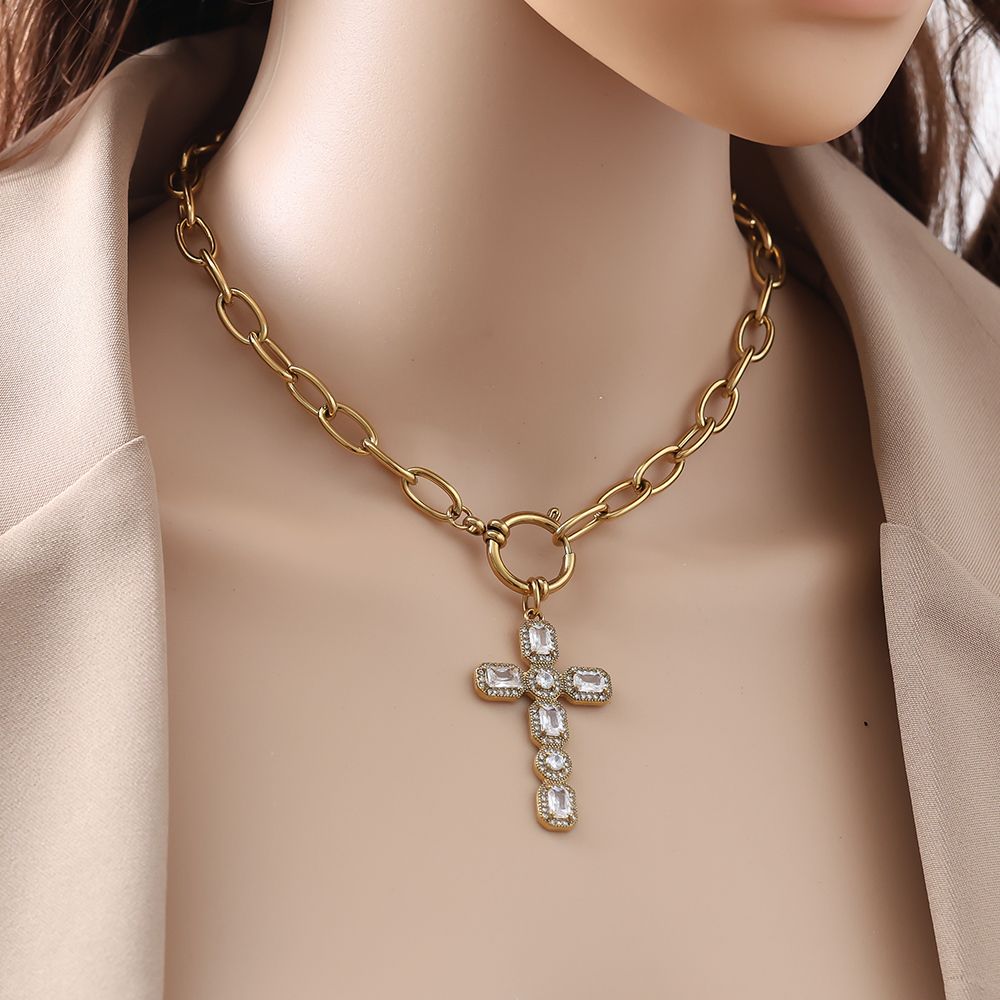 Strahlendes Kreuz – Elegante Kette mit 14K Vergoldung