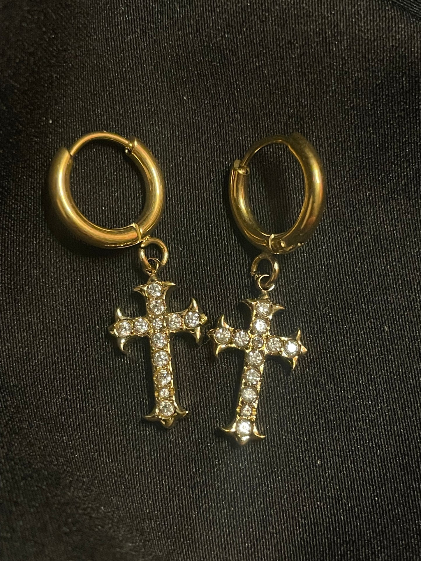 Crossing mit Steinen - 14K Goldplattierung