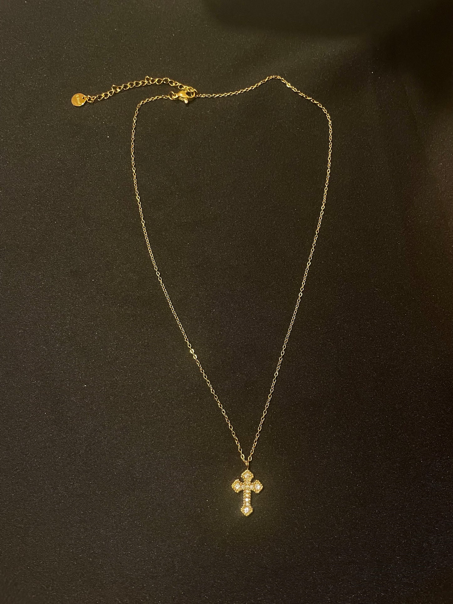 Minimalistisch Kette mit funkelndem Kreuzanhänger 14K Vergoldet