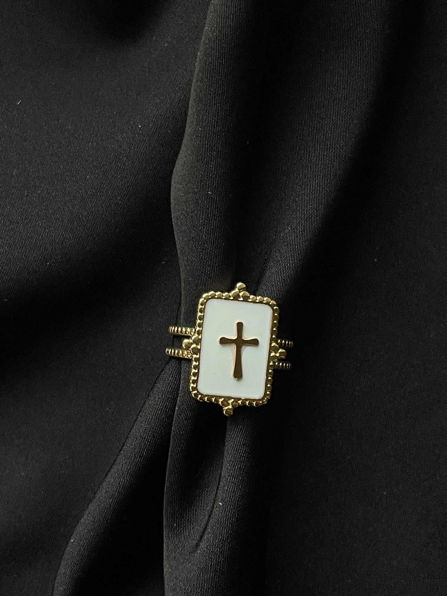 Statement Cross Ring Weiß - 14K Goldplattierung
